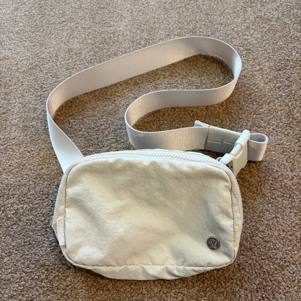 Lululemon Everywhere Belt Bag 1L